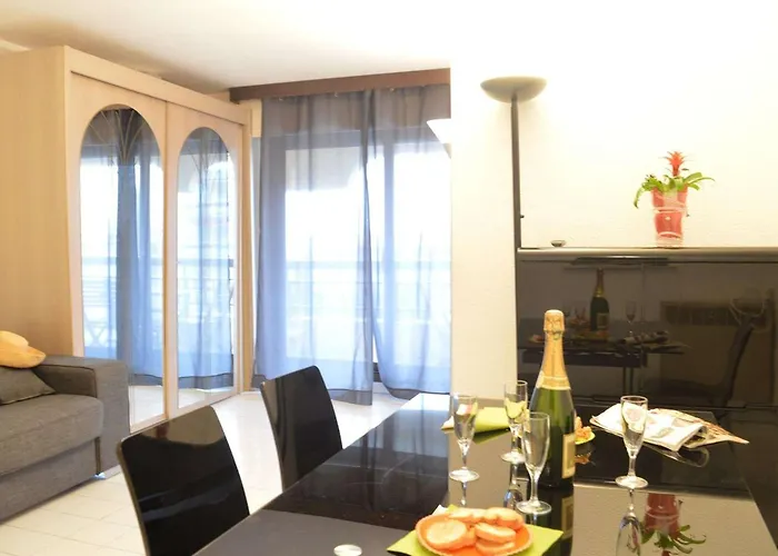 Studio Cabine A 200M De Port Frejus, Plage, Commerces, Terrasse, 4 Couchages, Menage Inclus - Fr-1-226A-31