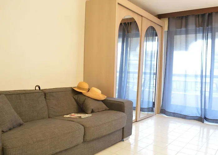 Studio Cabine A 200M De Port Frejus, Plage, Commerces, Terrasse, 4 Couchages, Menage Inclus - Fr-1-226A-31